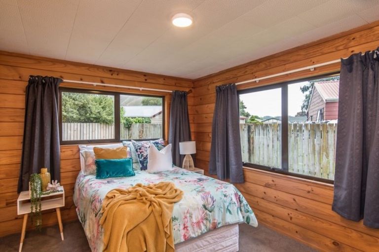 Photo of property in 4 Poneke Drive, Waikanae, 5036