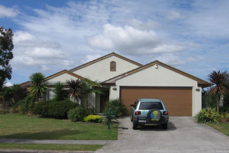 Photo of property in 4 Freestone Place, Henderson, Auckland, 0612