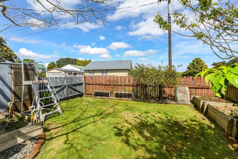 Photo of property in 4 Holloway Road, Omata, New Plymouth, 4374