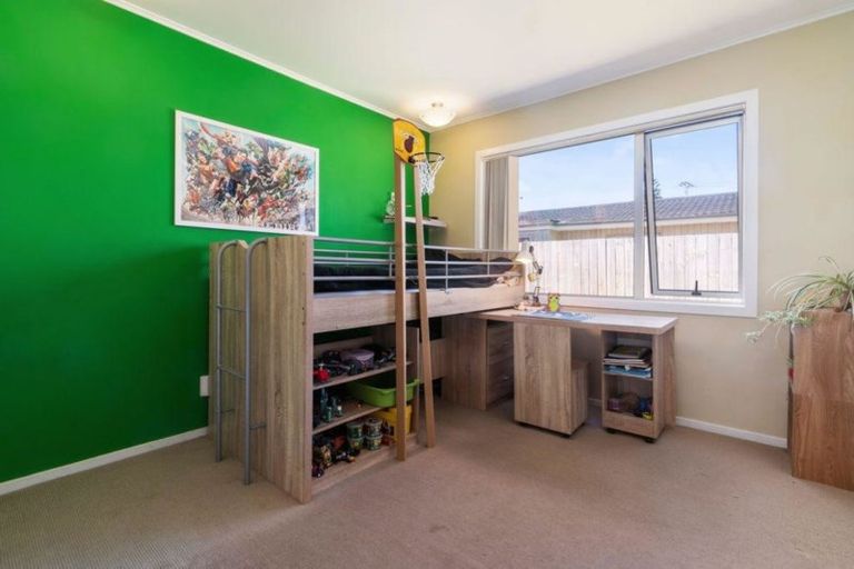 Photo of property in 1/17a Tawa Road, Te Atatu Peninsula, Auckland, 0610