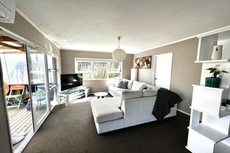 Photo of property in 1/41 Elizabeth Drive, West Harbour, Auckland, 0618