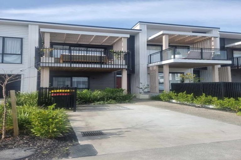 Photo of property in 17 Malcolm Calder Road, Hobsonville, Auckland, 0616