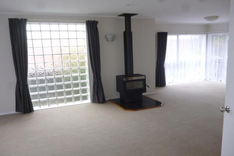 Photo of property in 11 Orangewood Drive, Northpark, Auckland, 2013