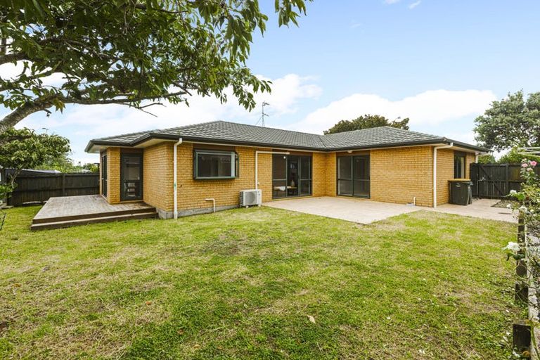 Photo of property in 26 Etherton Drive, Weymouth, Auckland, 2103