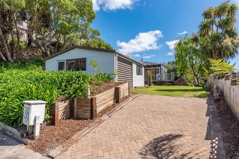 Photo of property in 38 Hicks Crescent, Waikanae Beach, Waikanae, 5036