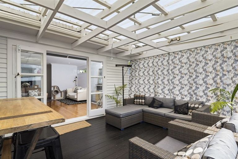 Photo of property in 1/63 Gladstone Road, Northcote, Auckland, 0627