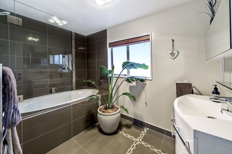 Photo of property in 406 Courtenay Road, Charing Cross, Christchurch, 7671