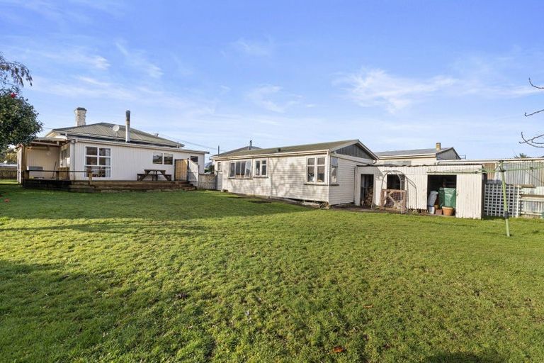 Photo of property in 10 Ross Street, Marton, 4710