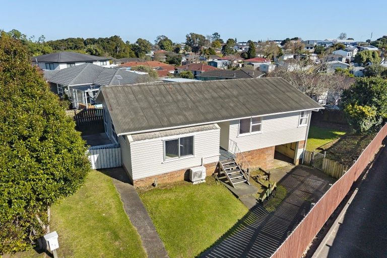 Photo of property in 21 Hobart Crescent, Wattle Downs, Auckland, 2103