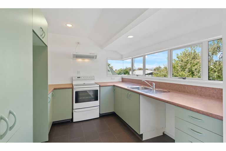 Photo of property in 3/50 Division Street, Riccarton, Christchurch, 8041