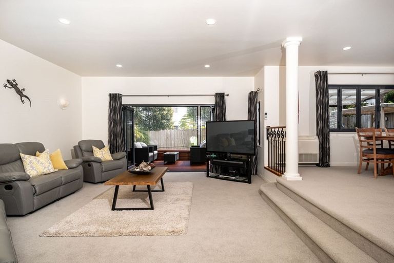 Photo of property in 5 Kahala Place, West Harbour, Auckland, 0618