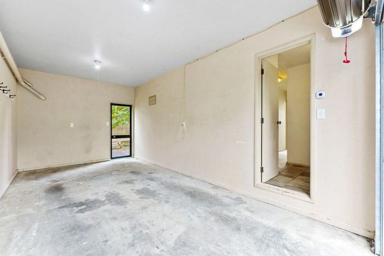 Photo of property in 3/14 Wernham Place, Northcote, Auckland, 0626