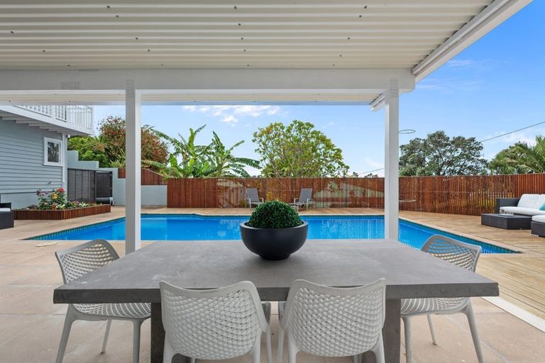 Photo of property in 30 Maritime Terrace, Birkenhead, Auckland, 0626