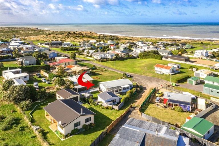 Photo of property in 32 Okiwa Terrace, Waiinu Beach, Whanganui, 4588