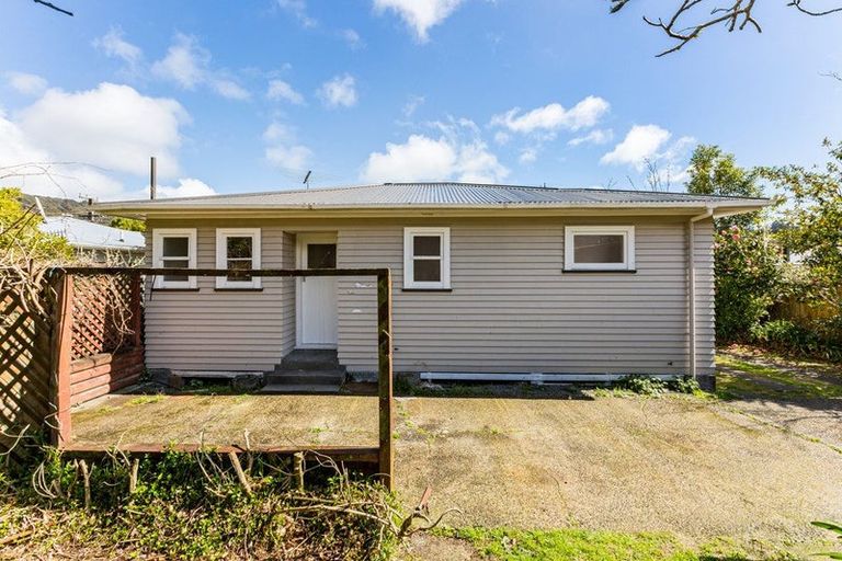 Photo of property in 21 Peel Place, Wainuiomata, Lower Hutt, 5014