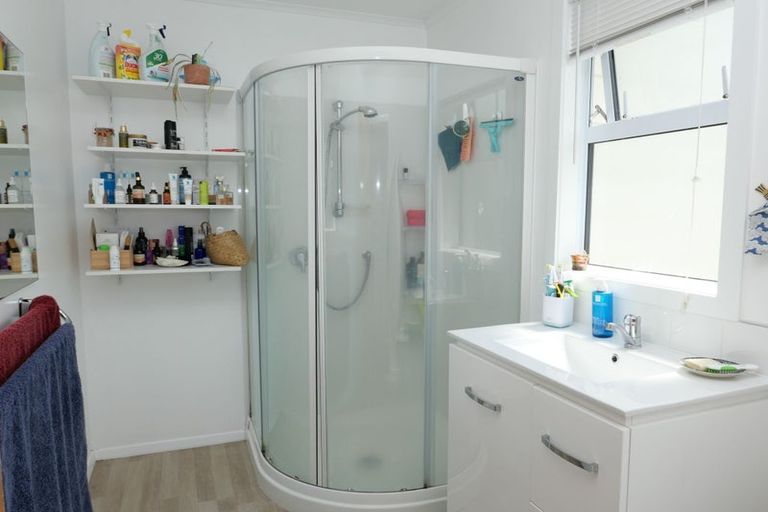 Photo of property in 46 Kaitawa Crescent, Paraparaumu, 5032