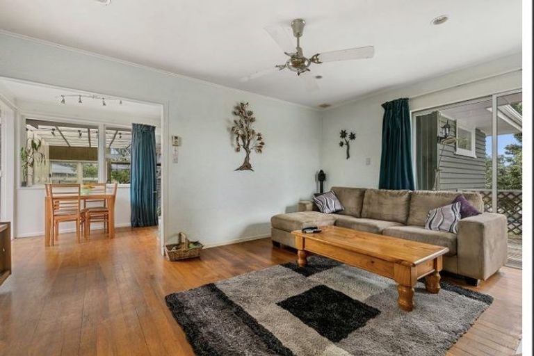 Photo of property in 21 Thomas Avenue, Te Atatu Peninsula, Auckland, 0610