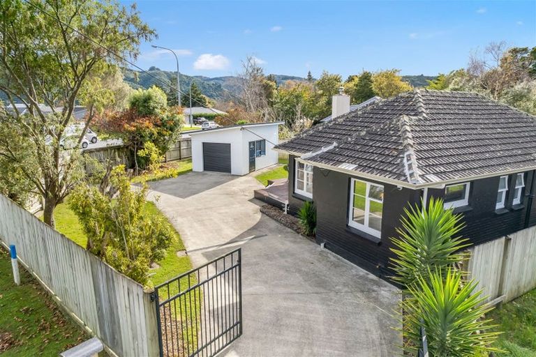 Photo of property in 1 Moeraki Road, Maoribank, Upper Hutt, 5018