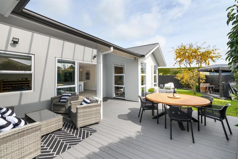 Photo of property in 10 Mcilwaine Place, Marton, 4710