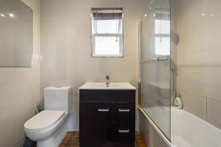 Photo of property in 2/1a Becroft Drive, Forrest Hill, Auckland, 0620