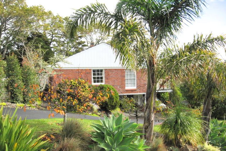 Photo of property in 8 Pleasant Place, Mellons Bay, Auckland, 2014