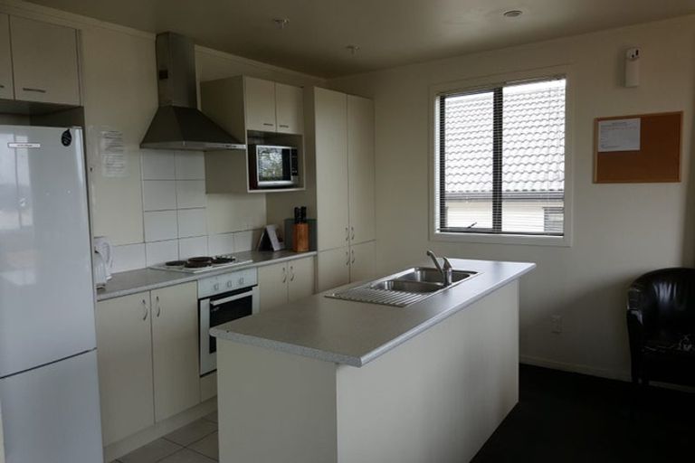 Photo of property in 8b Schnapper Rock Road, Schnapper Rock, Auckland, 0632