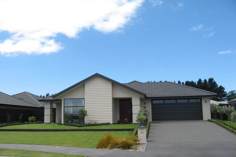 Photo of property in 32 Foresters Crescent, Parklands, Christchurch, 8083