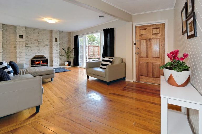 Photo of property in 24 Cutler Street, New Lynn, Auckland, 0600