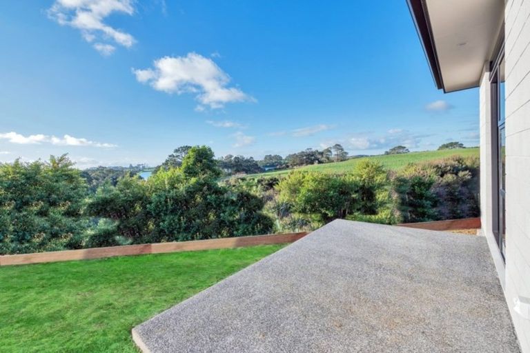 Photo of property in 24 Dame Nganeko Drive, Glenbrook, 2681