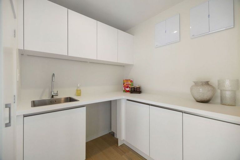 Photo of property in 14 Vancouver Drive, Queenstown, 9300