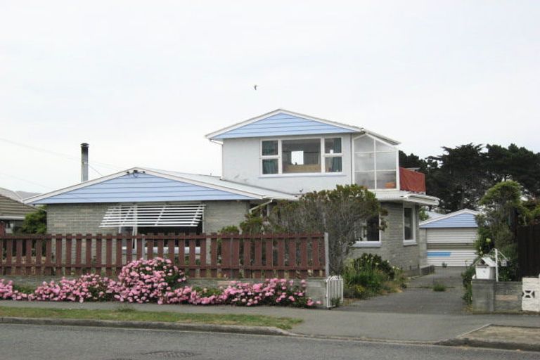 Photo of property in 10 Malta Crescent, South New Brighton, Christchurch, 8062