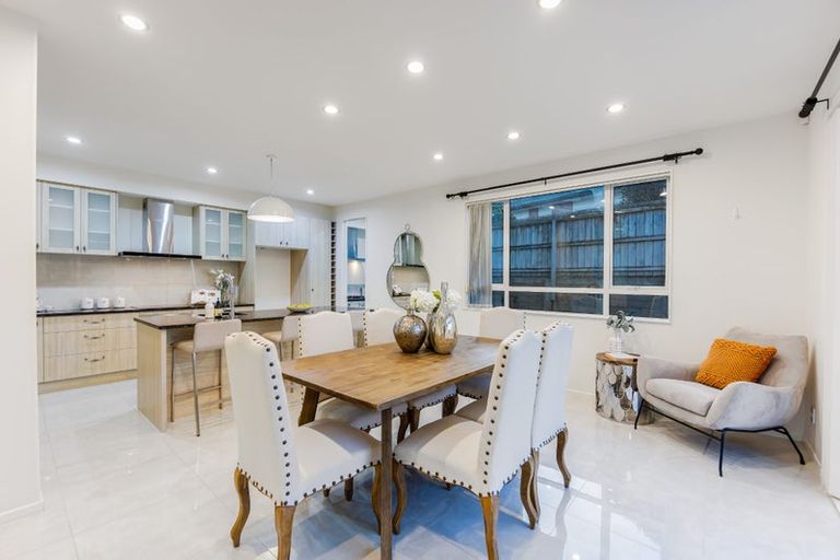 Photo of property in 52 Chesterfield Way, Orewa, 0931