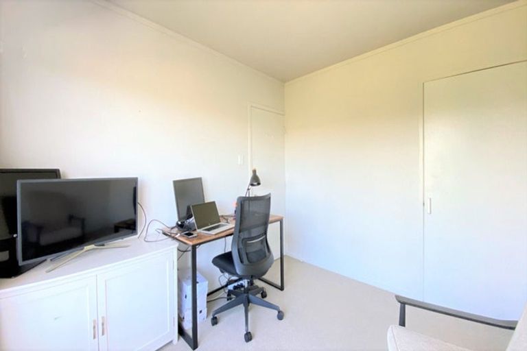 Photo of property in 1/29 Rangitoto Terrace, Milford, Auckland, 0620