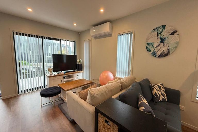 Photo of property in 106 Te Oneroa Way, Long Bay, Auckland, 0630