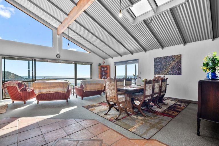 Photo of property in 100 Seaview Road, Piha, New Lynn, 0772