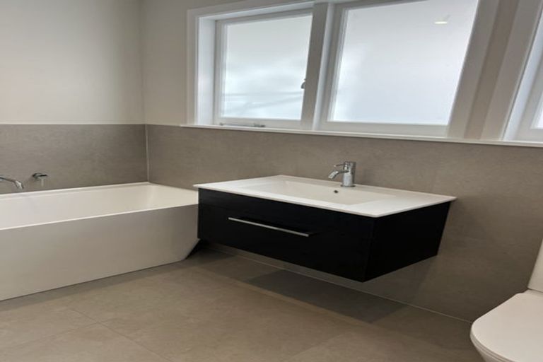 Photo of property in 1/276 Rangatira Road, Beach Haven, Auckland, 0626