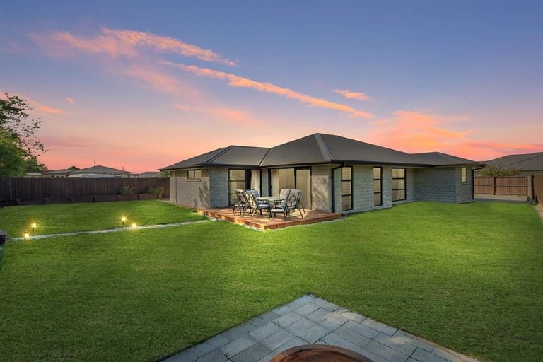 Photo of property in 33 Dalwood Crescent, Rolleston, 7614