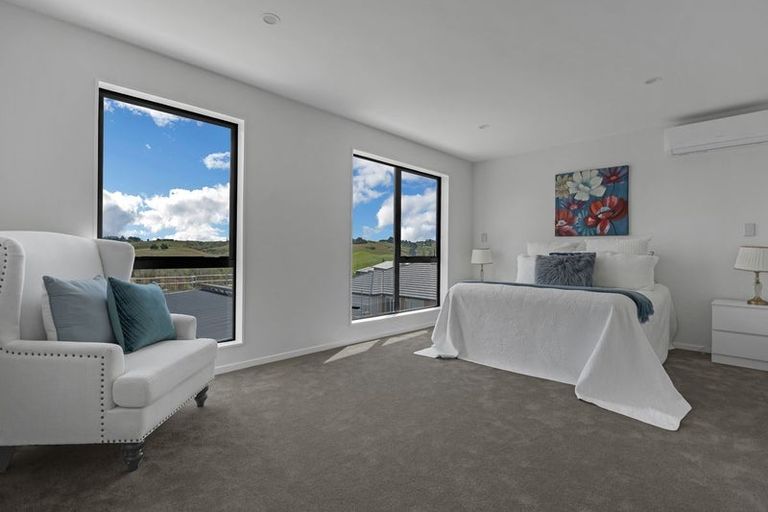 Photo of property in 32 Leathem Crescent, Pokeno, 2402