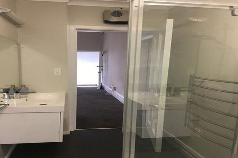 Photo of property in 17 Portland Crescent, Thorndon, Wellington, 6011