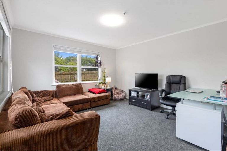 Photo of property in 2/35 Glenvar Road, Torbay, Auckland, 0630