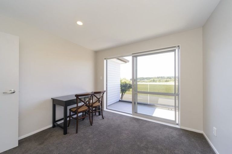 Photo of property in 140 Ruapehu Drive, Fitzherbert, Palmerston North, 4410