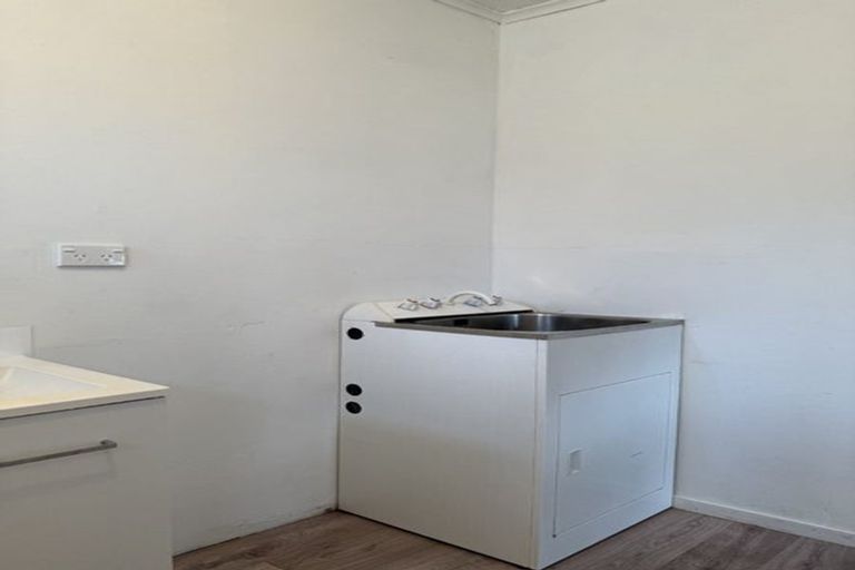 Photo of property in 10 Somerset Place, Cannons Creek, Porirua, 5024