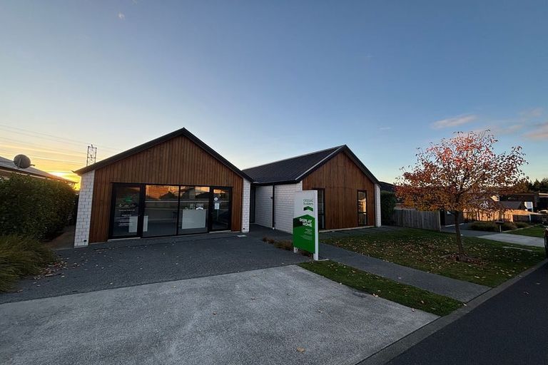 Photo of property in 3 Yorkshire Close, Whitby, Porirua, 5024