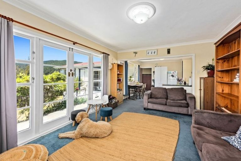 Photo of property in 12 Wyndham Road, Pinehaven, Upper Hutt, 5019