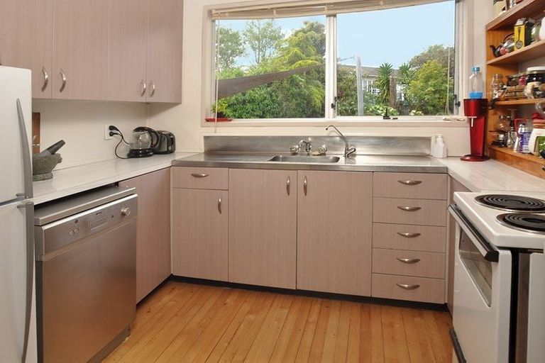 Photo of property in 15 Salamanca Road, Sunnynook, Auckland, 0620