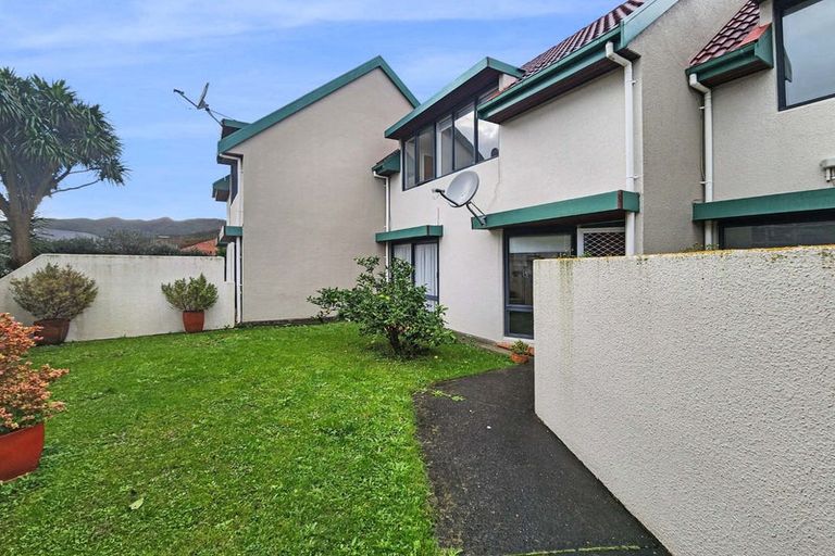 Photo of property in 16 Mcbain Grove, Avalon, Lower Hutt, 5011