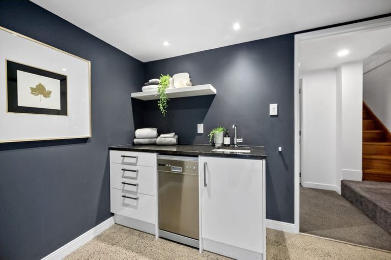 Photo of property in 30 Maritime Terrace, Birkenhead, Auckland, 0626