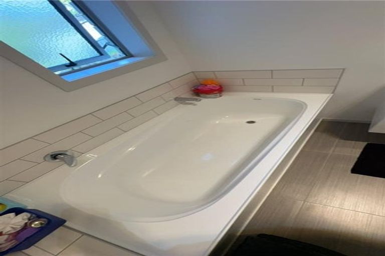 Photo of property in 2 Derbyshire Place, Dinsdale, Hamilton, 3204