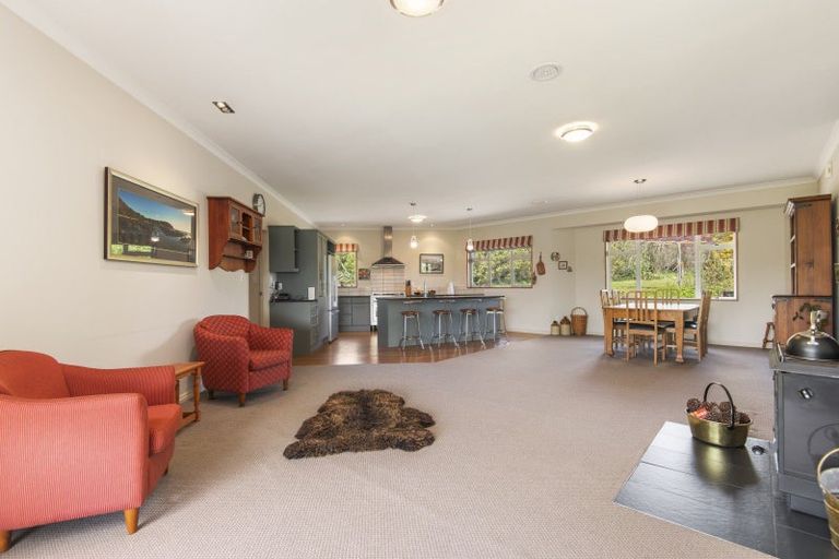 Photo of property in 9 Orakei Road, Kelvin Grove, Palmerston North, 4470