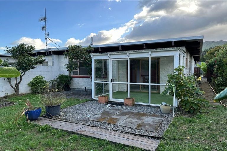 Photo of property in 4a Sunny Glen, Waikanae, 5036
